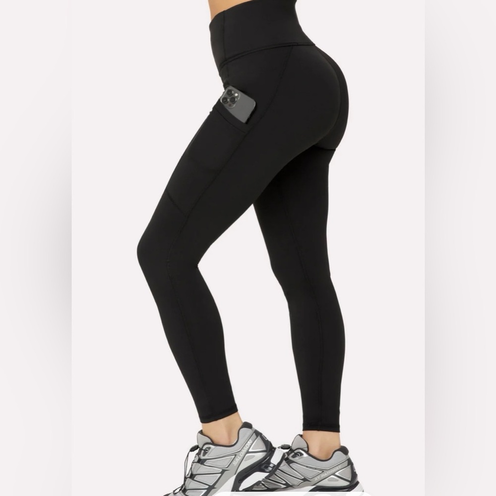 FABLETIC’S High-Waisted Black Leggings with Pocket YITTY BY FABLETICS